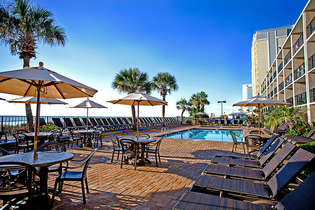 Compass Cove Resort - Outdoor Pool Deck