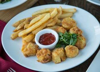 Fried-Scallops-with-French-Fries-2-scaled.jpg