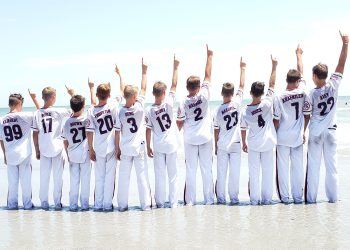 ocean-reef-baseball-team-on-beach-1.jpg